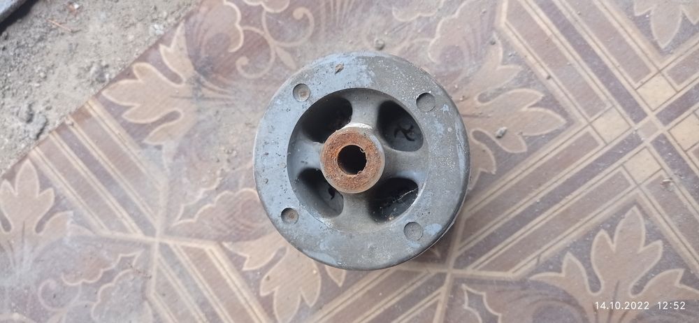 Продам подушку глушителя БМВ е39