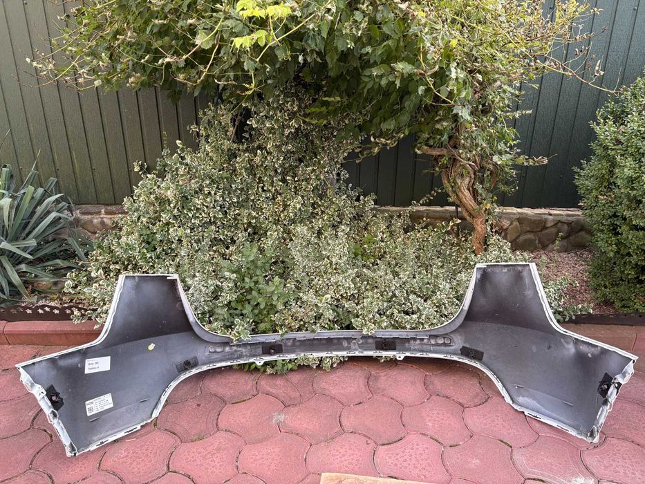 Бампер задній Tesla Model Y під парктронік