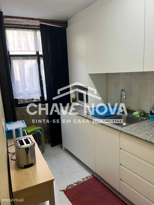 Moradia T4  750m da estação de Campanhã.