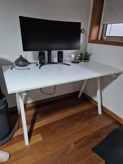 Mesa IKEA TROTTEN (Branca) – Como Nova, Perfeito Estado!