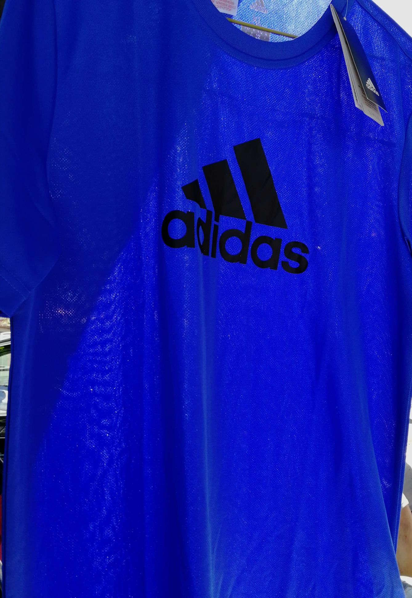 T-shirt Adidas original rapaz nova com etiqueta