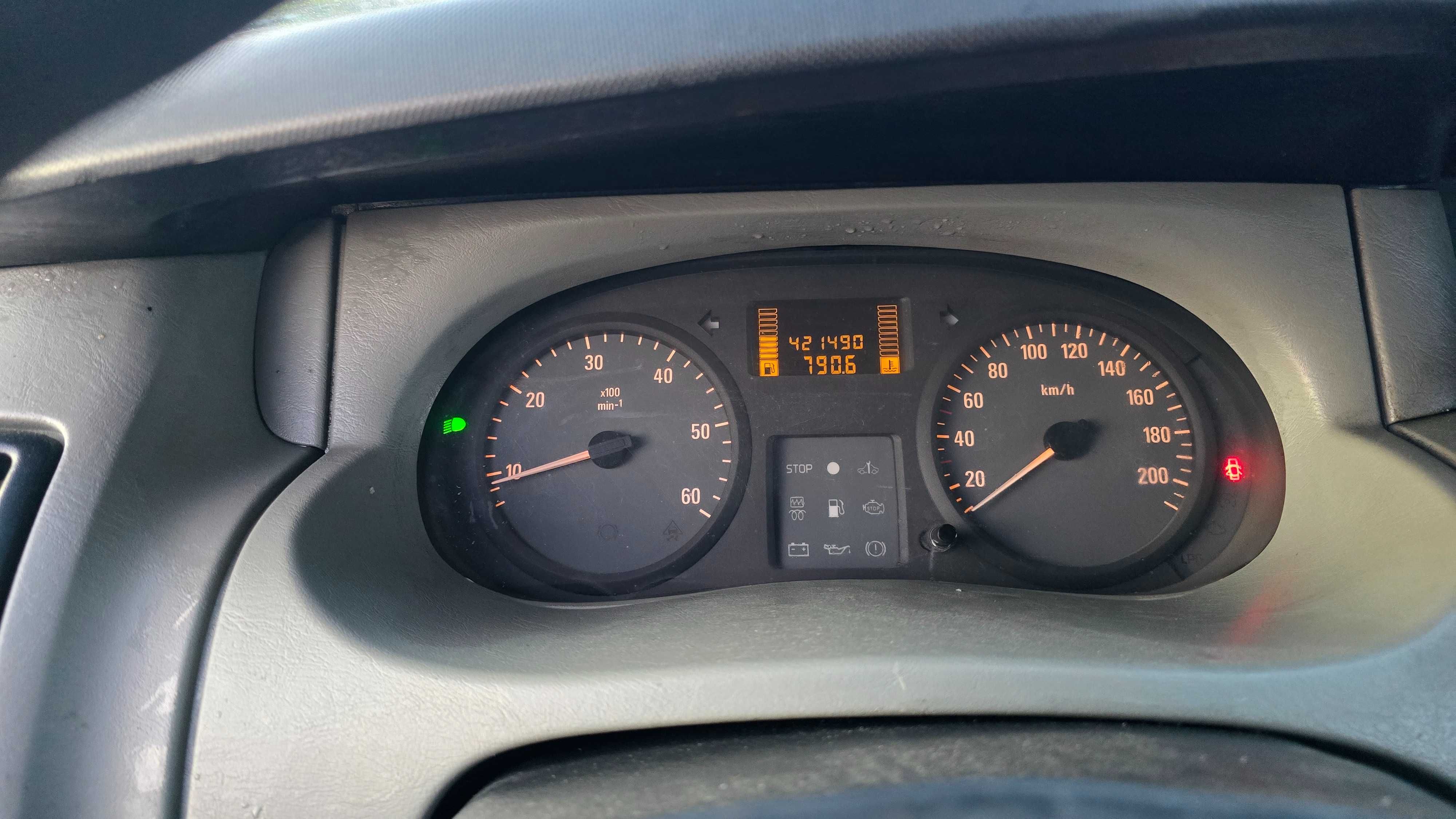 Opel Vivaro 1.9 2006р. Груз  (100 к.с.)