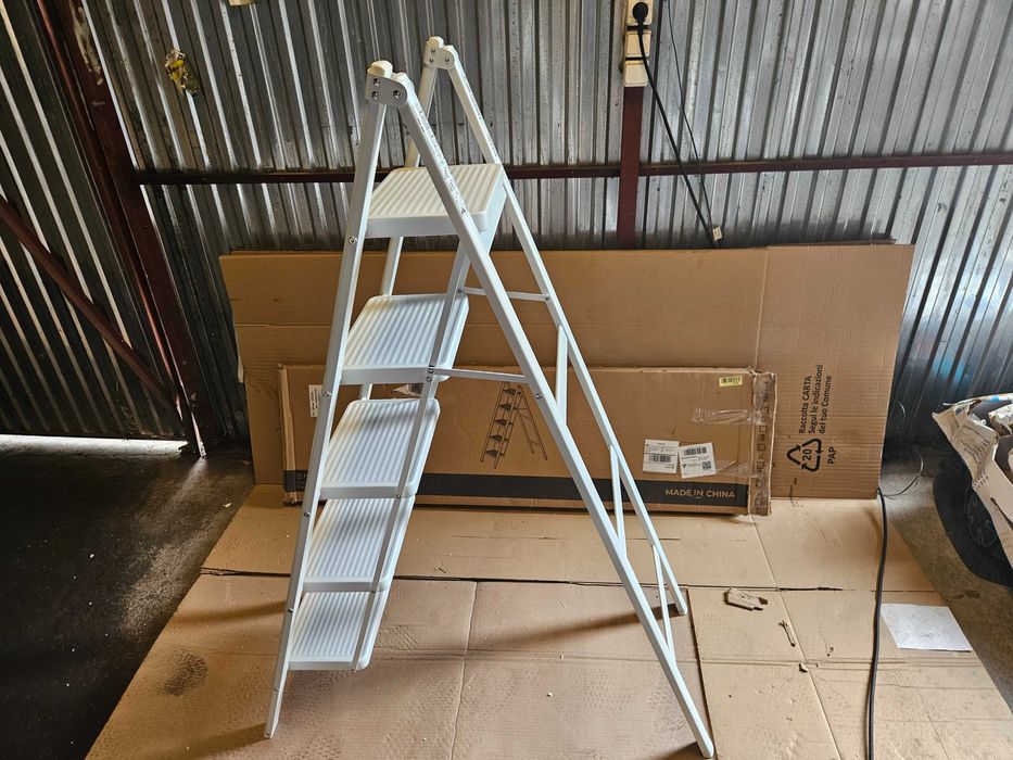 Drabina 5-stopniowa rozkładana metalowa 140cm biała