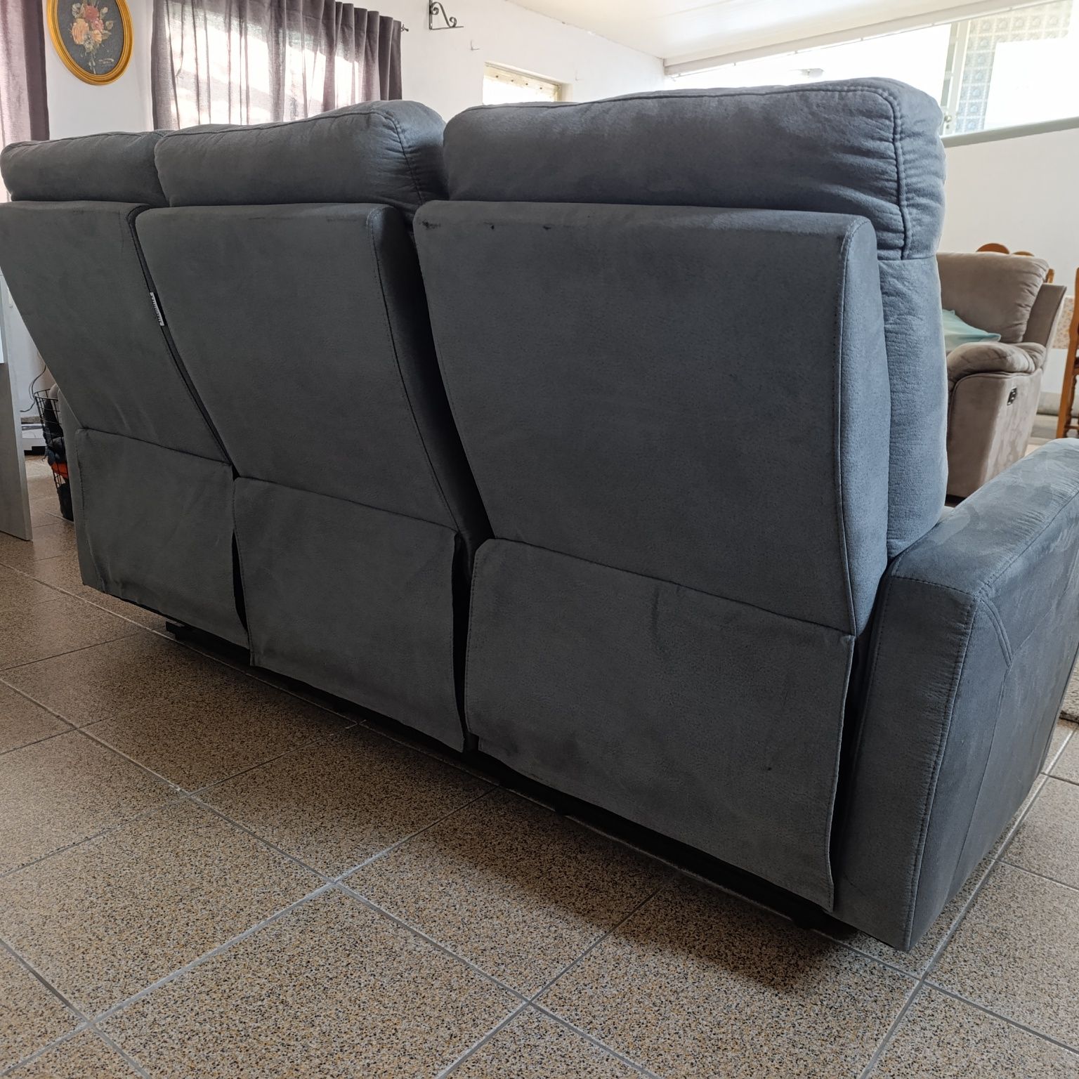 Sofá 3 Lugares Reclinável Streightex – Conforto Máximo!