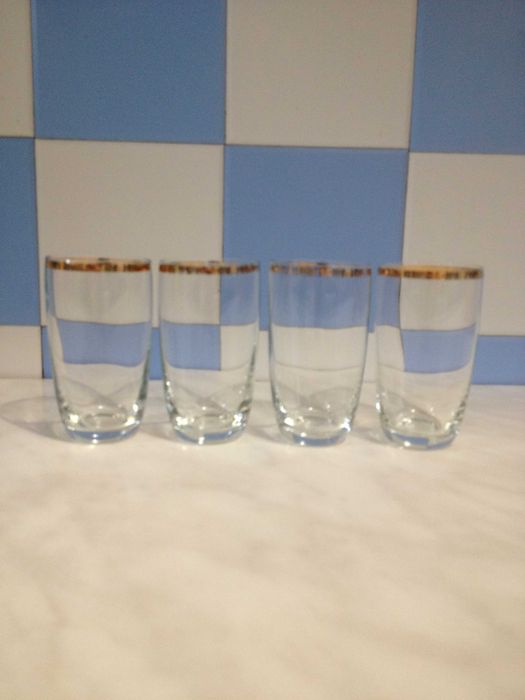 Komplet szklaneczek kieliszków literatek z epoki PRL