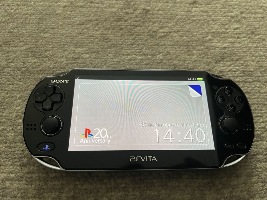 PS Vita com caixa original, 8 jogos e bolsa de transporte