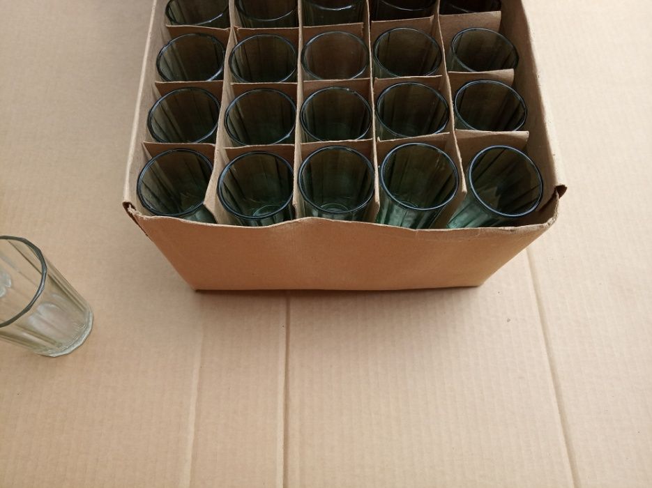 Продам нові грановані стакани (склянки) великі і малі.