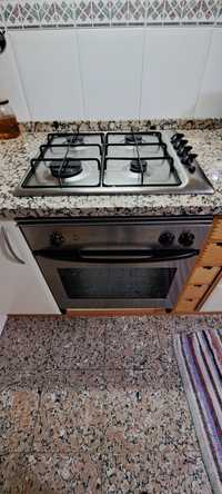 Forno eléctrico e placa a gás Zanussi