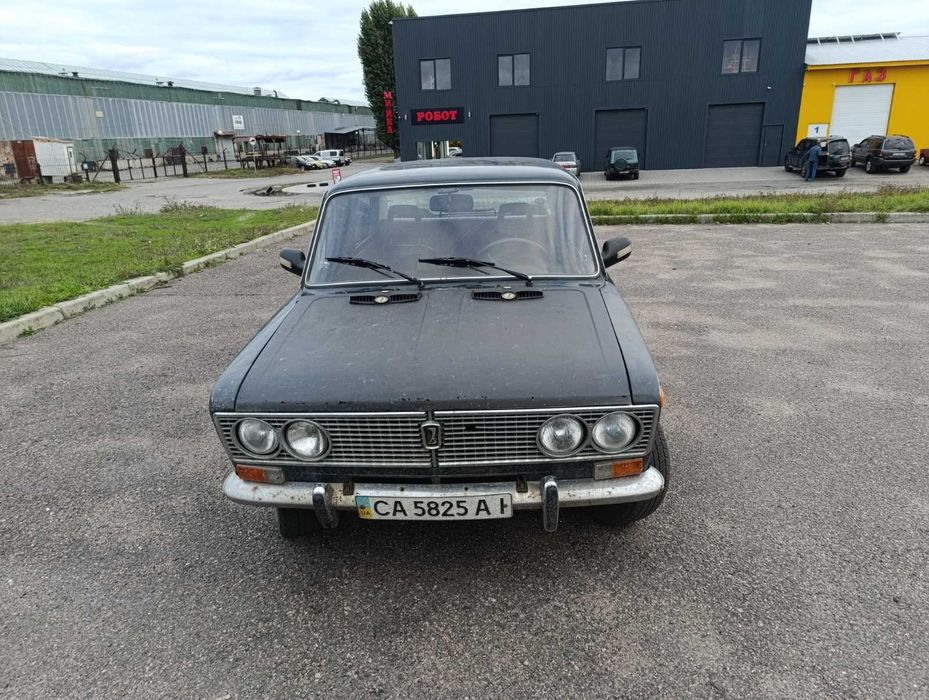Автомобіль ВАЗ 2103