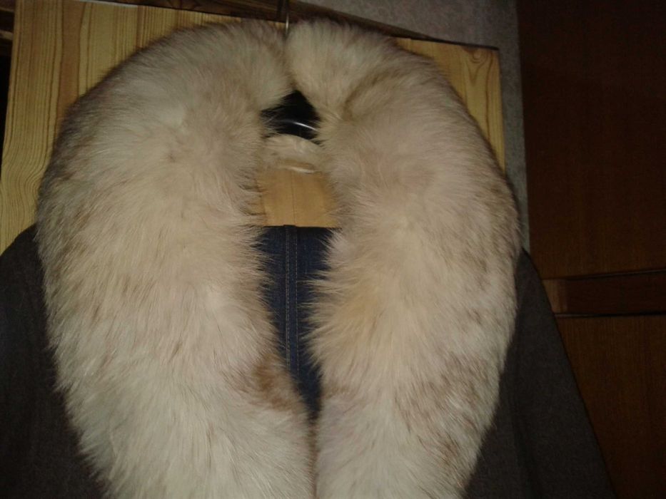 Пальто драповое с меховым воротником из дымчатой лисы