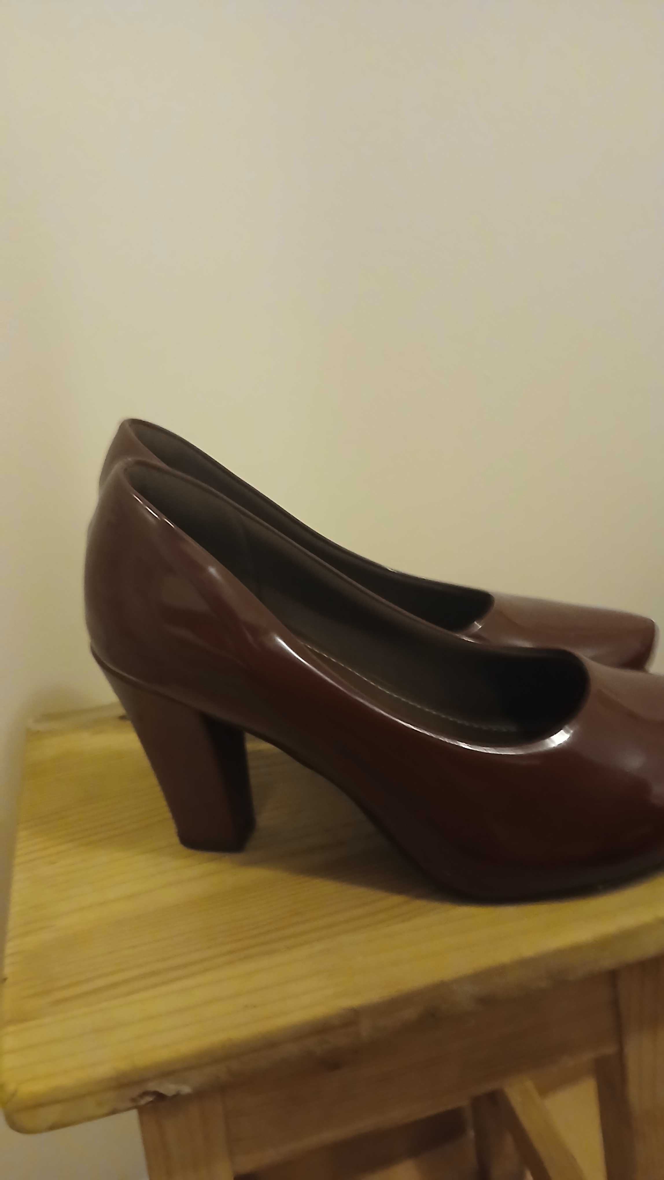 Sapatos Picadilly