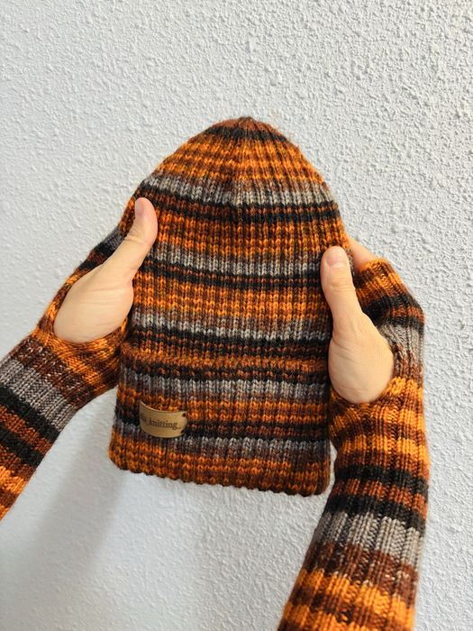 Осінньо-зимовий комплект: шапка та мітенки