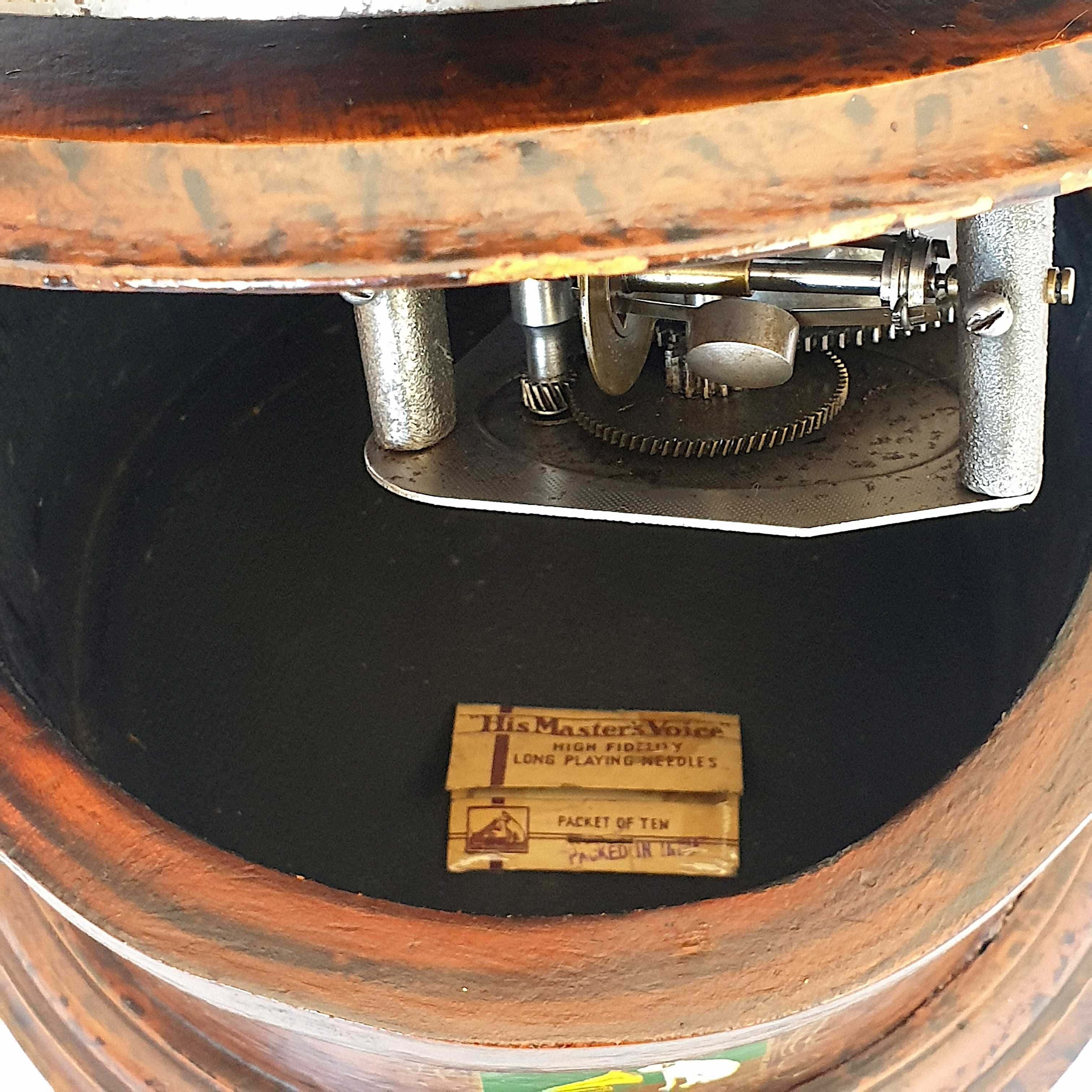 Gramofone grafonola antigo HMV em bom estado de funcionamento