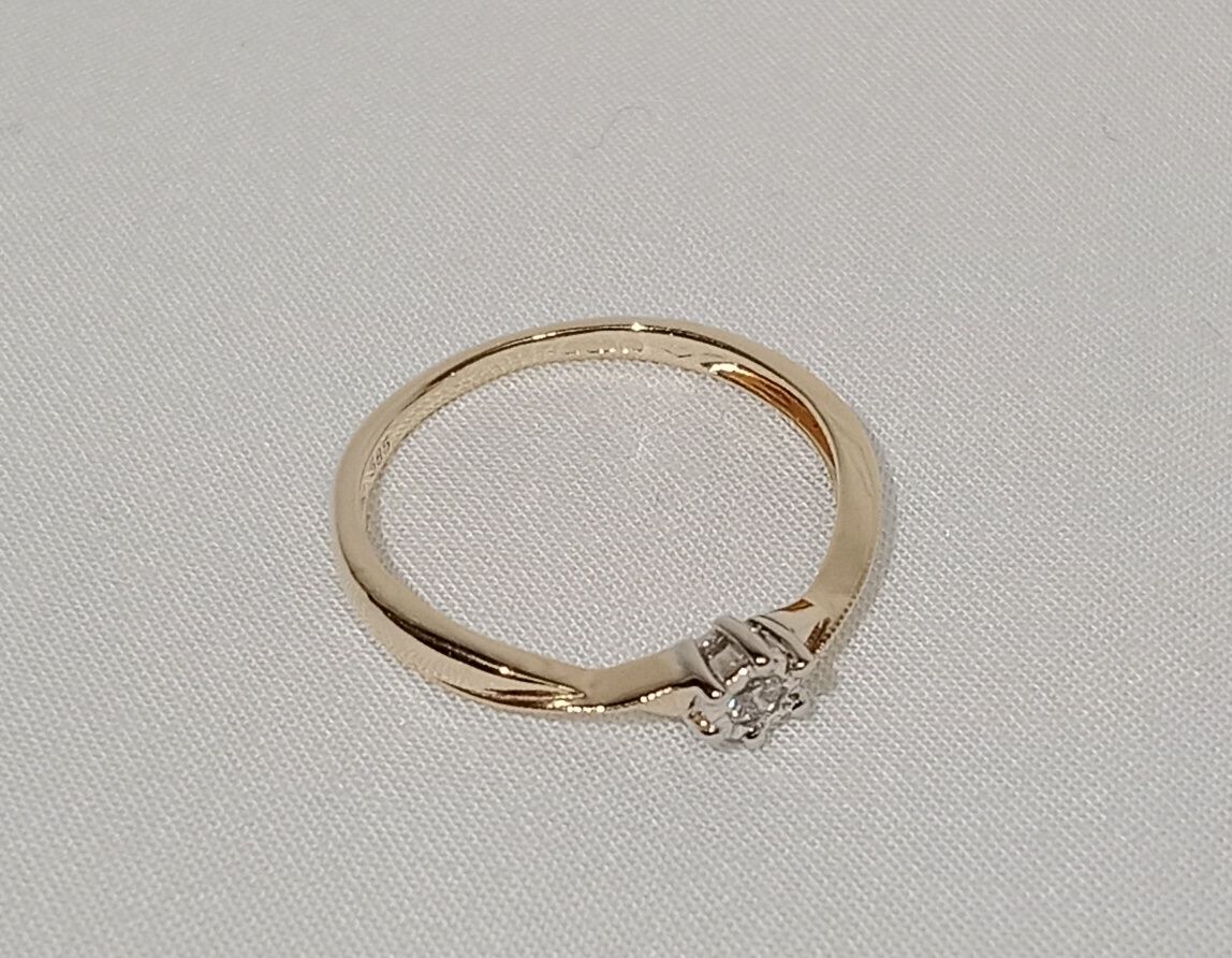 Złoty pierścionek z diamentem (mały rozmiar)