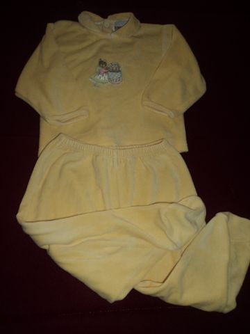 Pijama da bebe em veludo