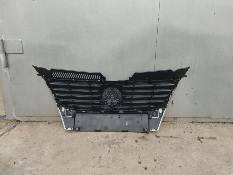Решетка радиатора Passat B 6