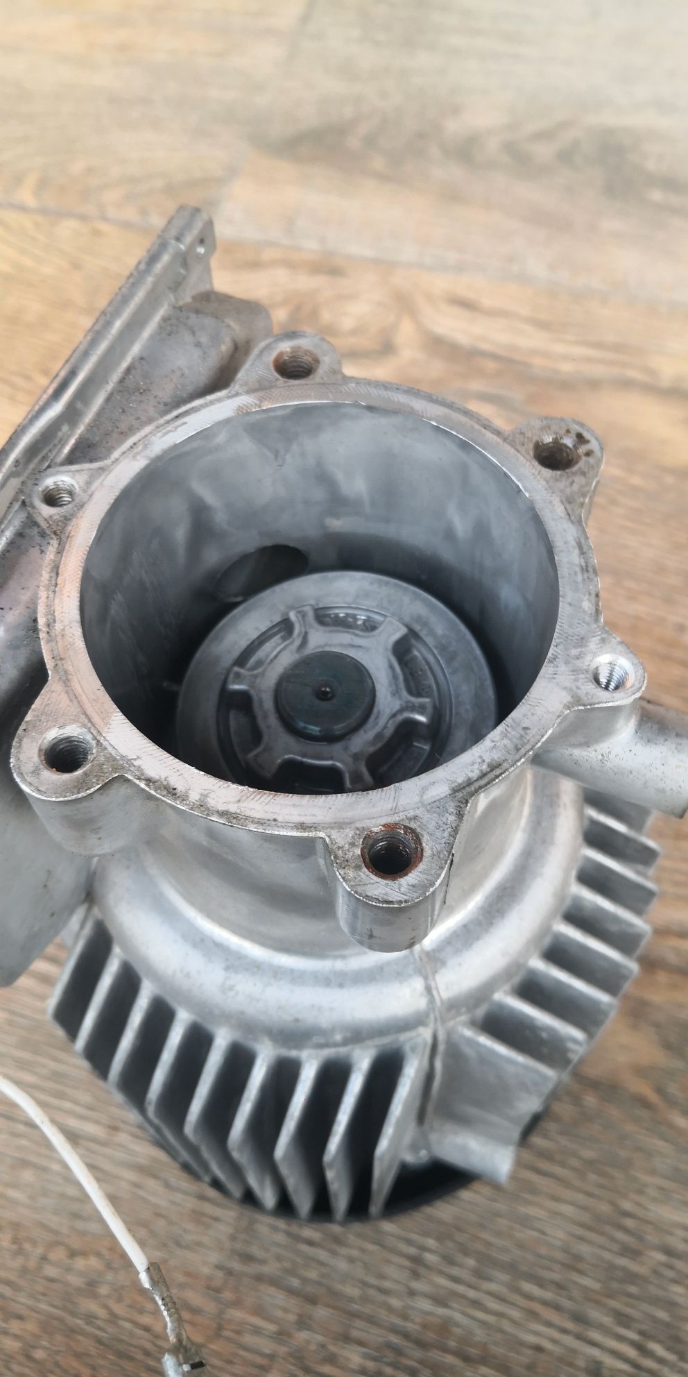 Silnik elektryczny karcher 570 części do myjek odkurzaczy