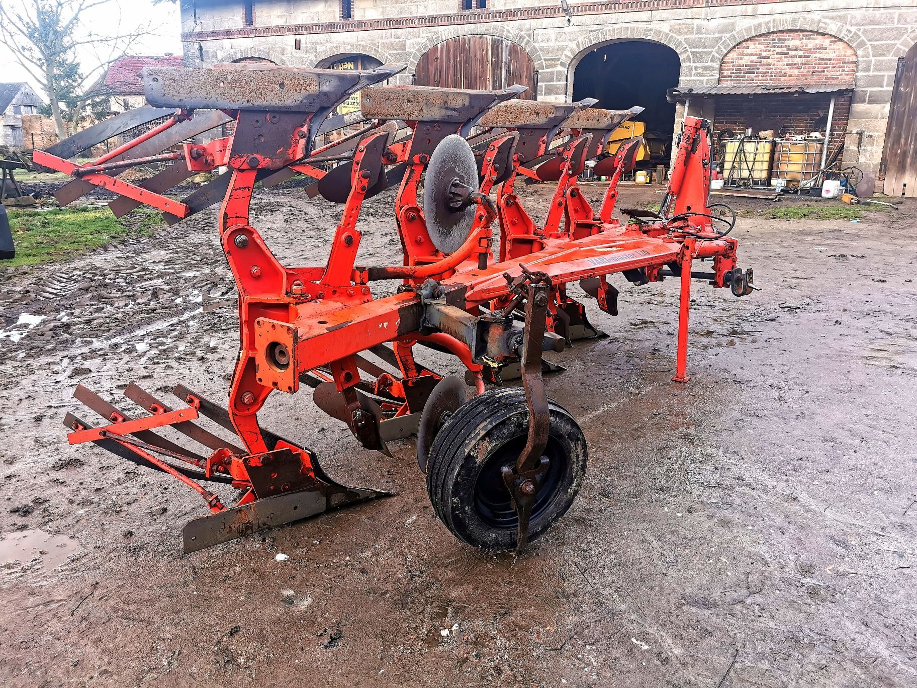 Pług obrotowy ażurowy kuhn 4+1 Vari Master 120