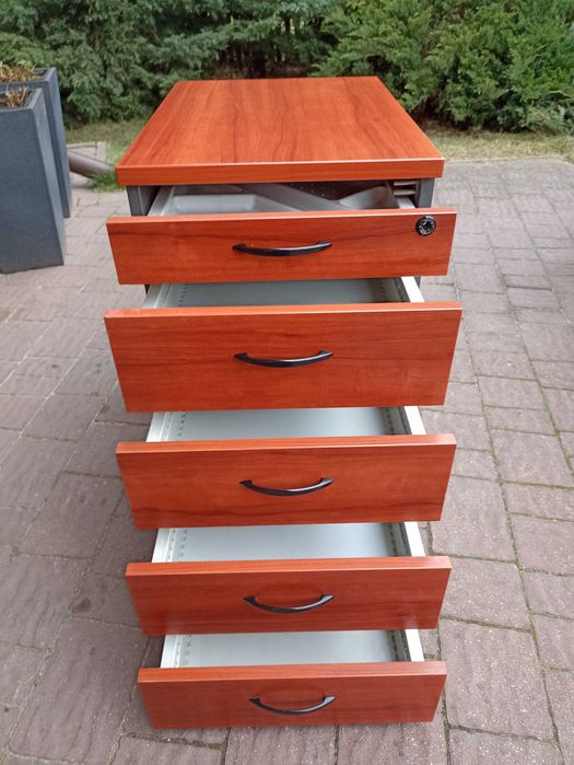 biurko duże z witryną szklaną i szafką z szufladami