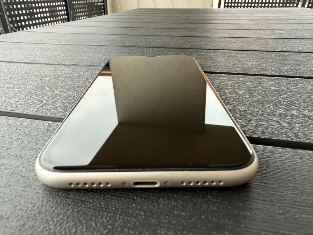 iPhone 11 64GB biały