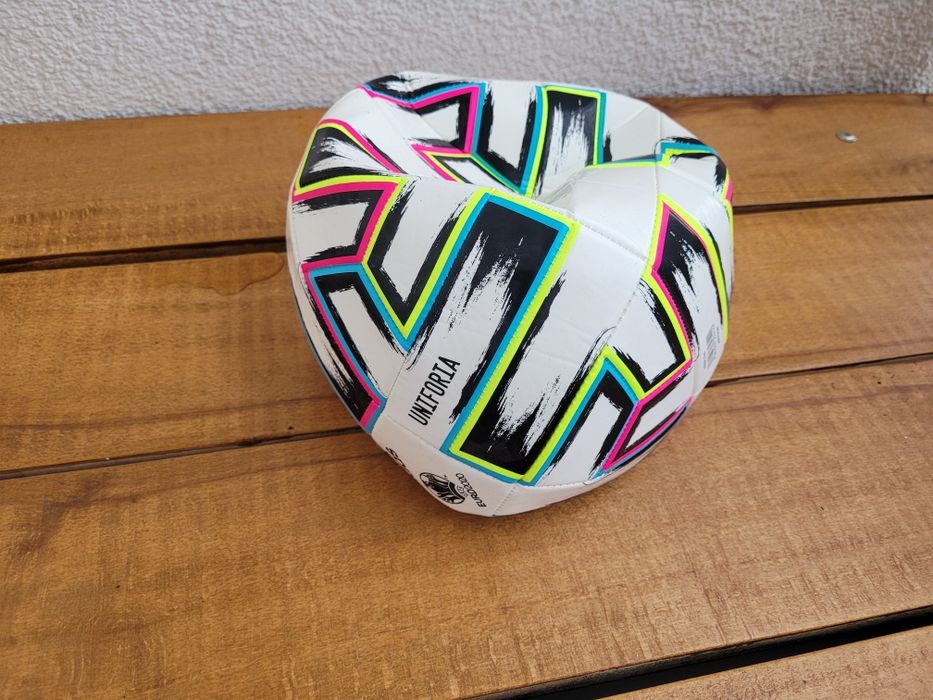 Piłka Adidas Uniforia
