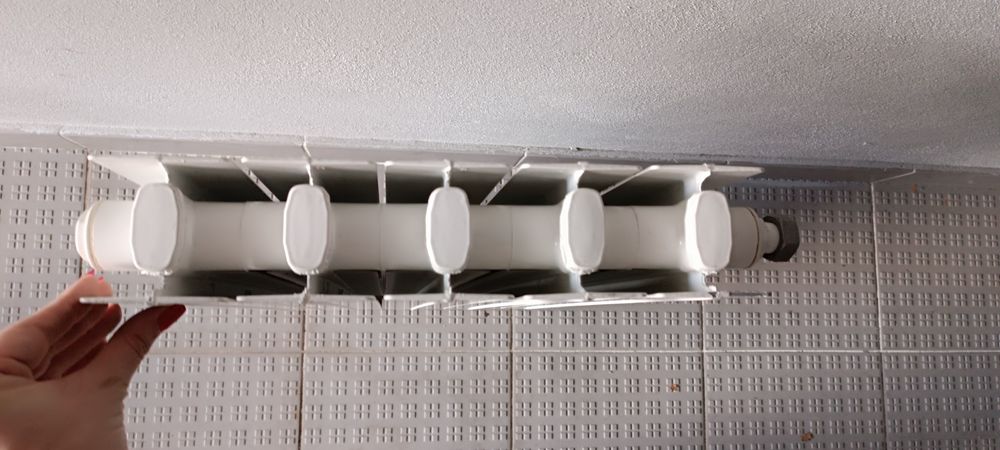 Radiador de parede novo marca ROCA