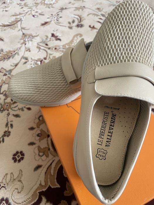 Продаються нові шкіряні туфлі!