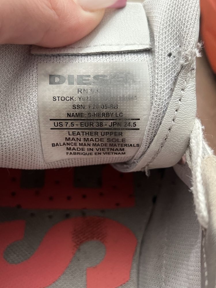 продаю кросіки Diesel