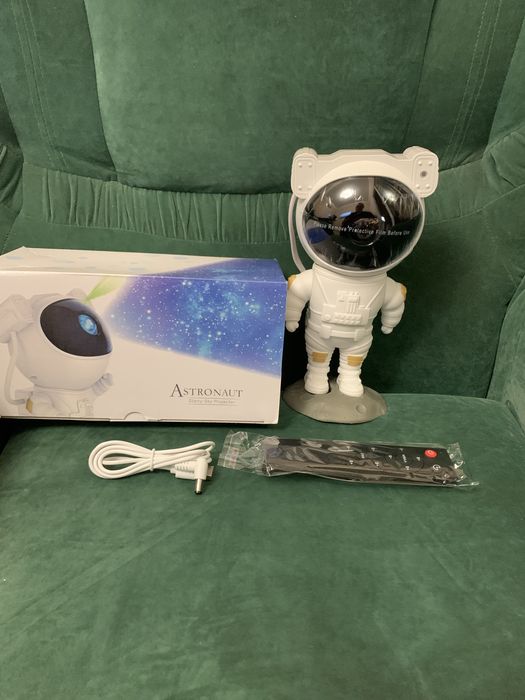 Нічник космонавт  ОПТ 12 шт Великий Астронавт - проектор зоряного неба