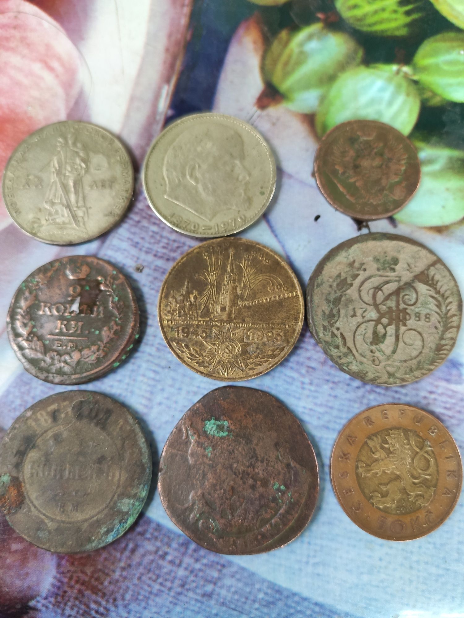 Продам старі монети.