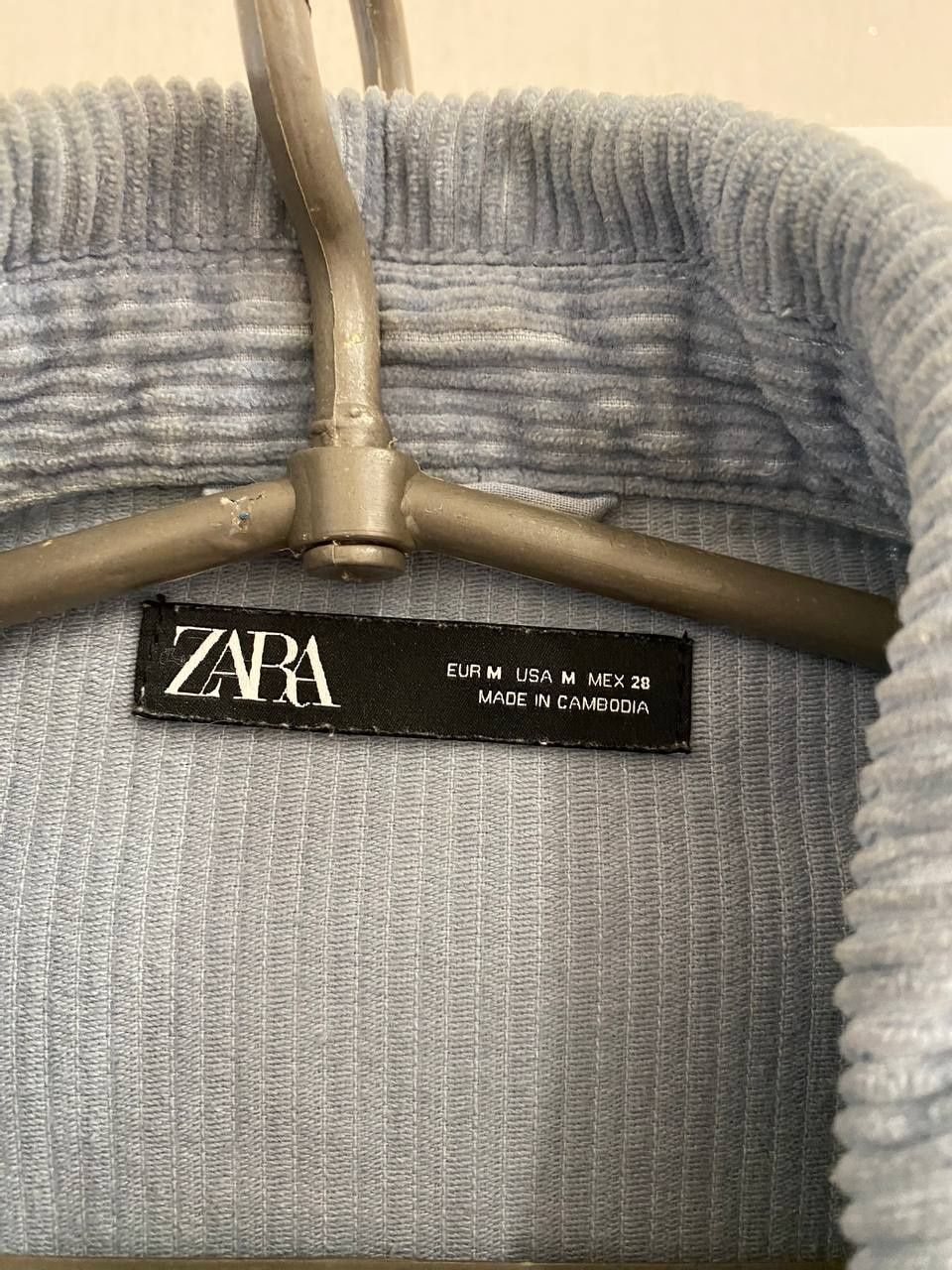 Рубашка женская Zara


Теплая женская рубашка Zara.

Состояние идеальн