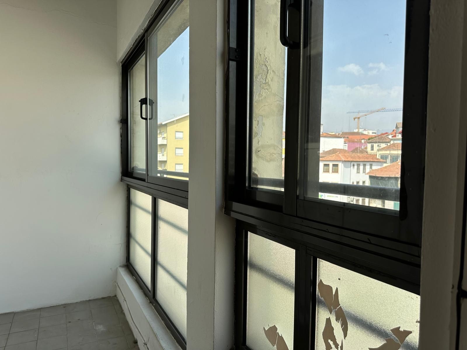Alugo apartamento T2