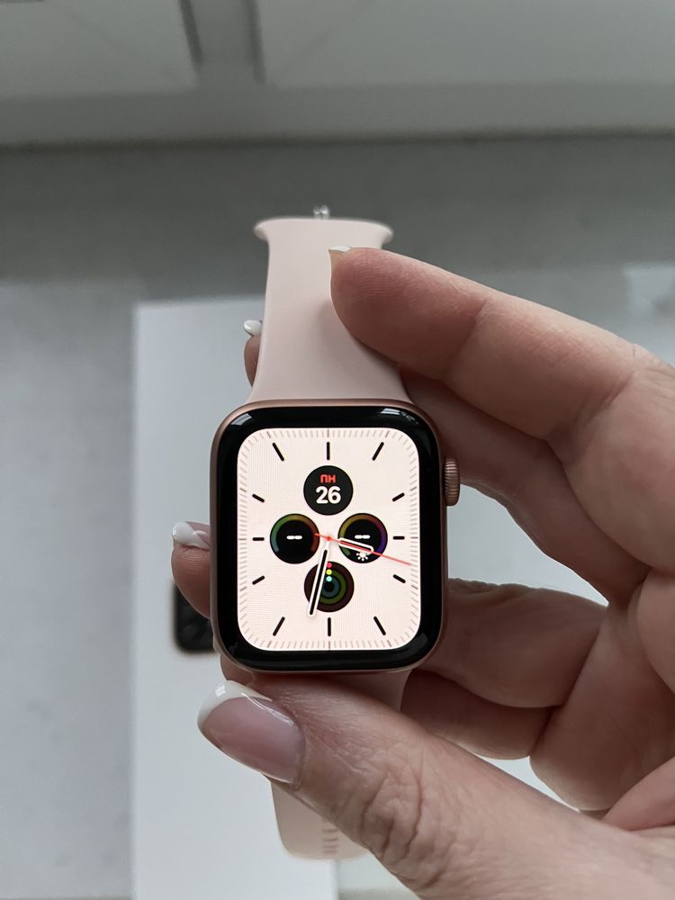 Смарт-годинник Apple Watch Series 5 40mm Gold Alu Pink Sand