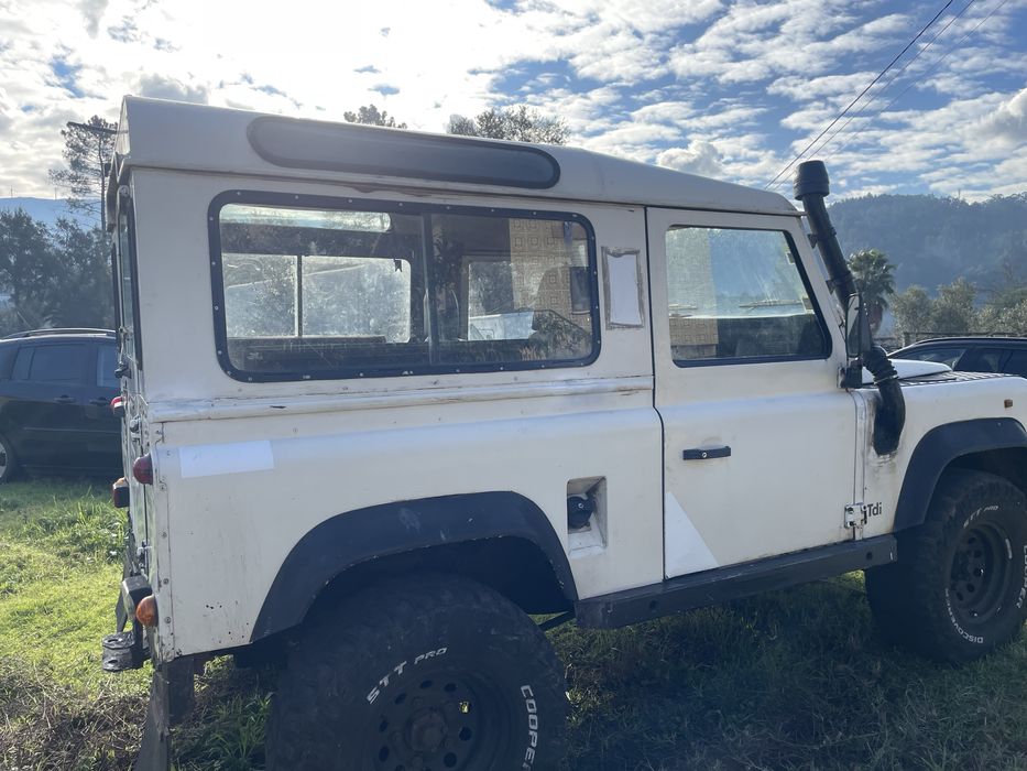 Peças Land Rover Defender pneus jantes caixa portas abas warn m8000