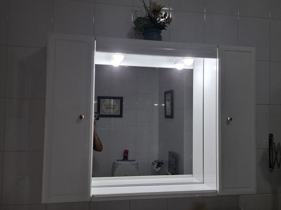 Armário W.C. Branco com lâmpadas led