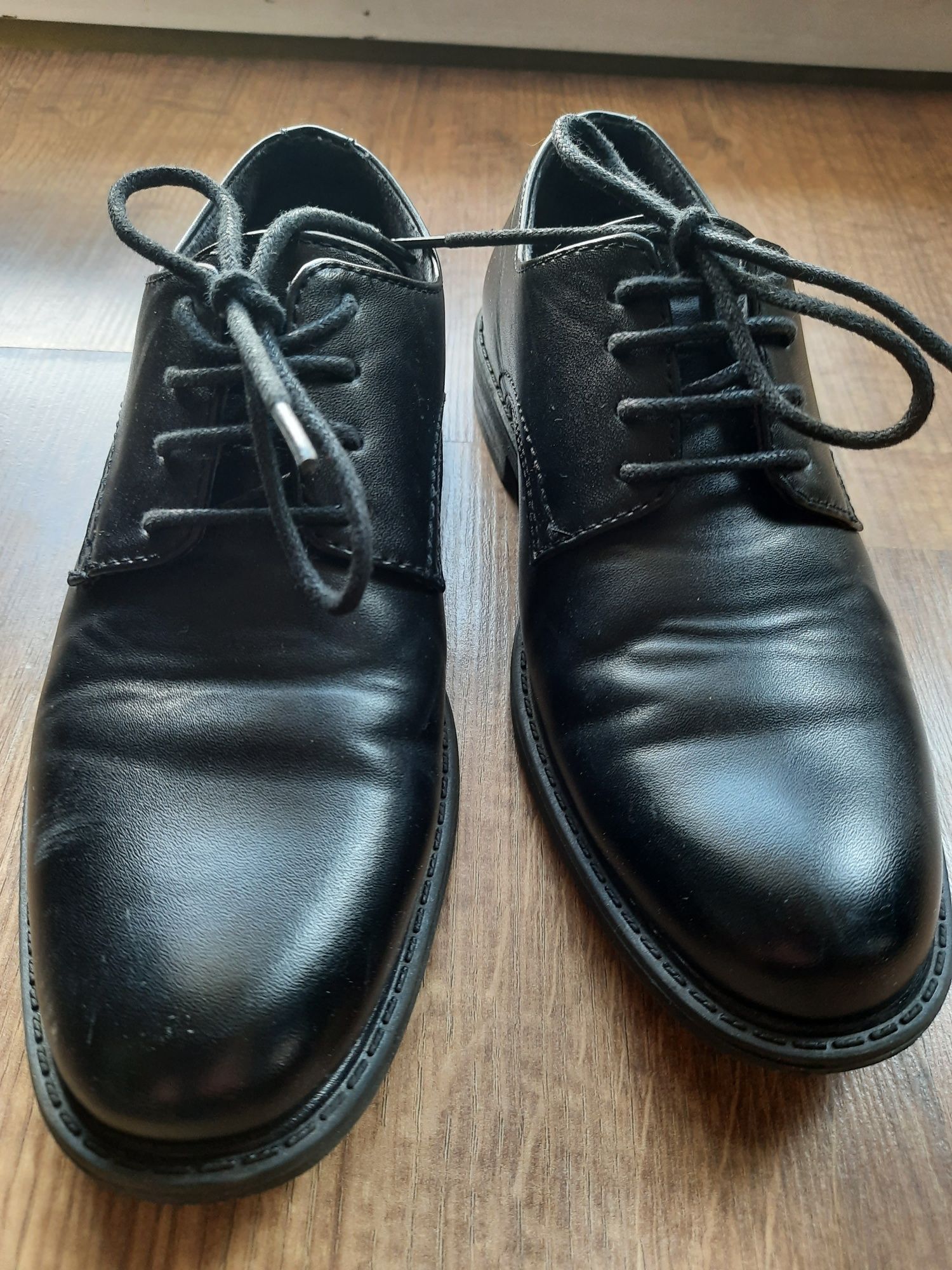 Czarne eleganckie buty r 33