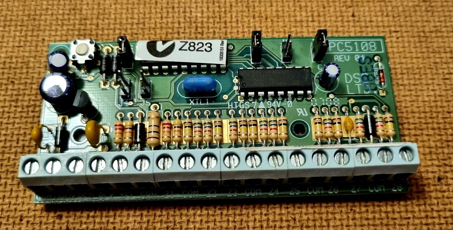 Moduł rozszerzenia alarmu - 8 linii - PC5108 DSC