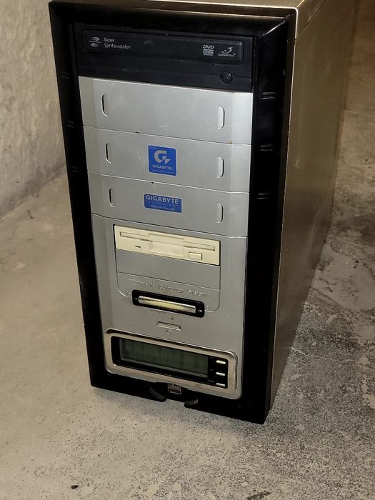 Stary komputer beż dysku lub zamiana za rower lub lutownica