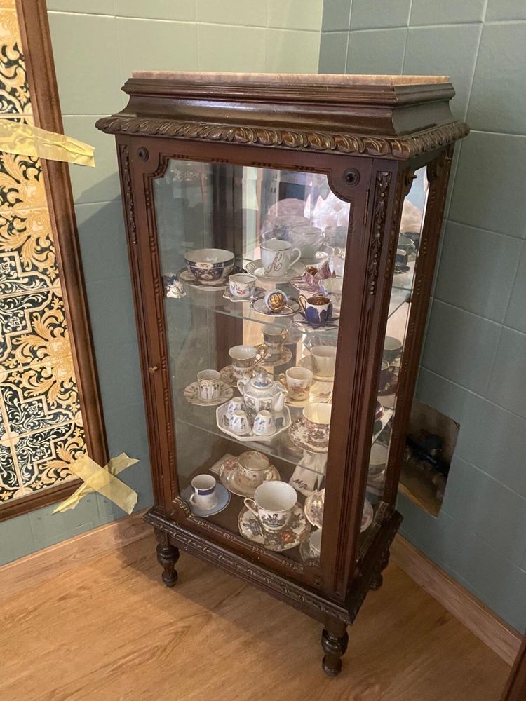 Vitrine antiga em bom estado