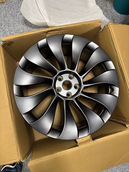 Диск з резиною на Tesla Model Y Performance 2023

Оригінальні 21 радіу