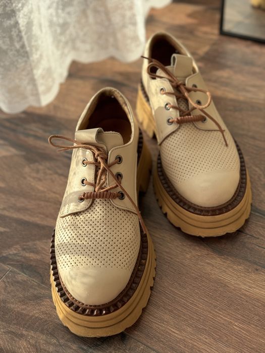 Черевики жіночі бежеві