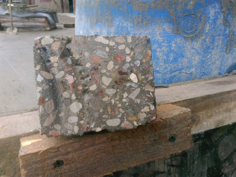 Słupki/słupek Betonowy 2,4M