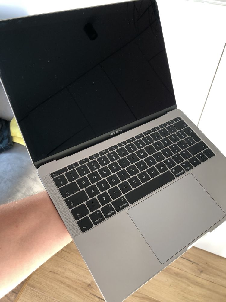 MacBook Pro 14.1 13-calowy 2017 64MB