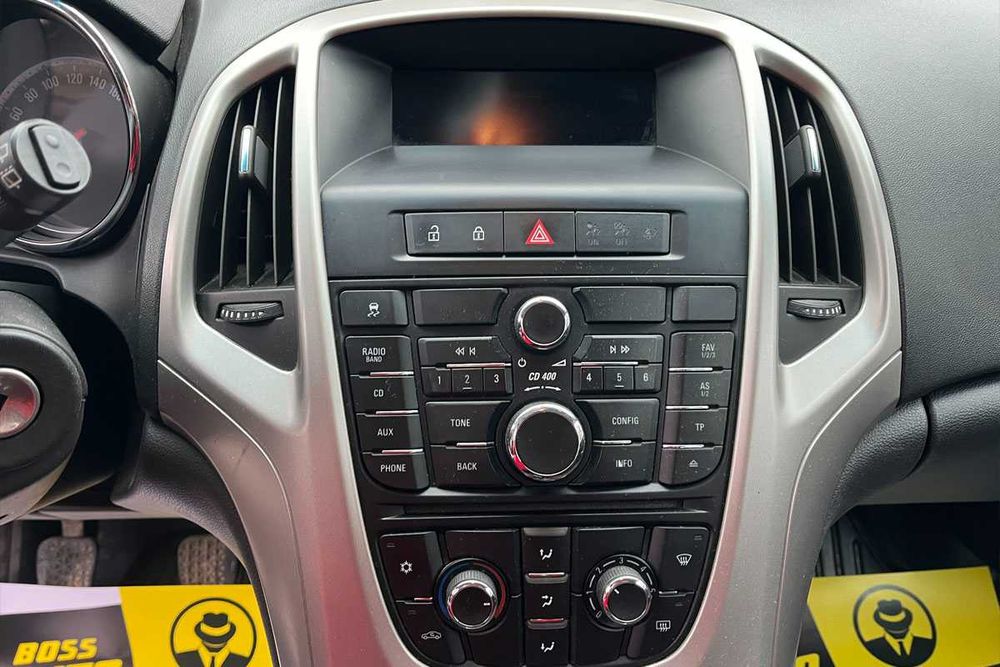 Opel Astra 2011 року