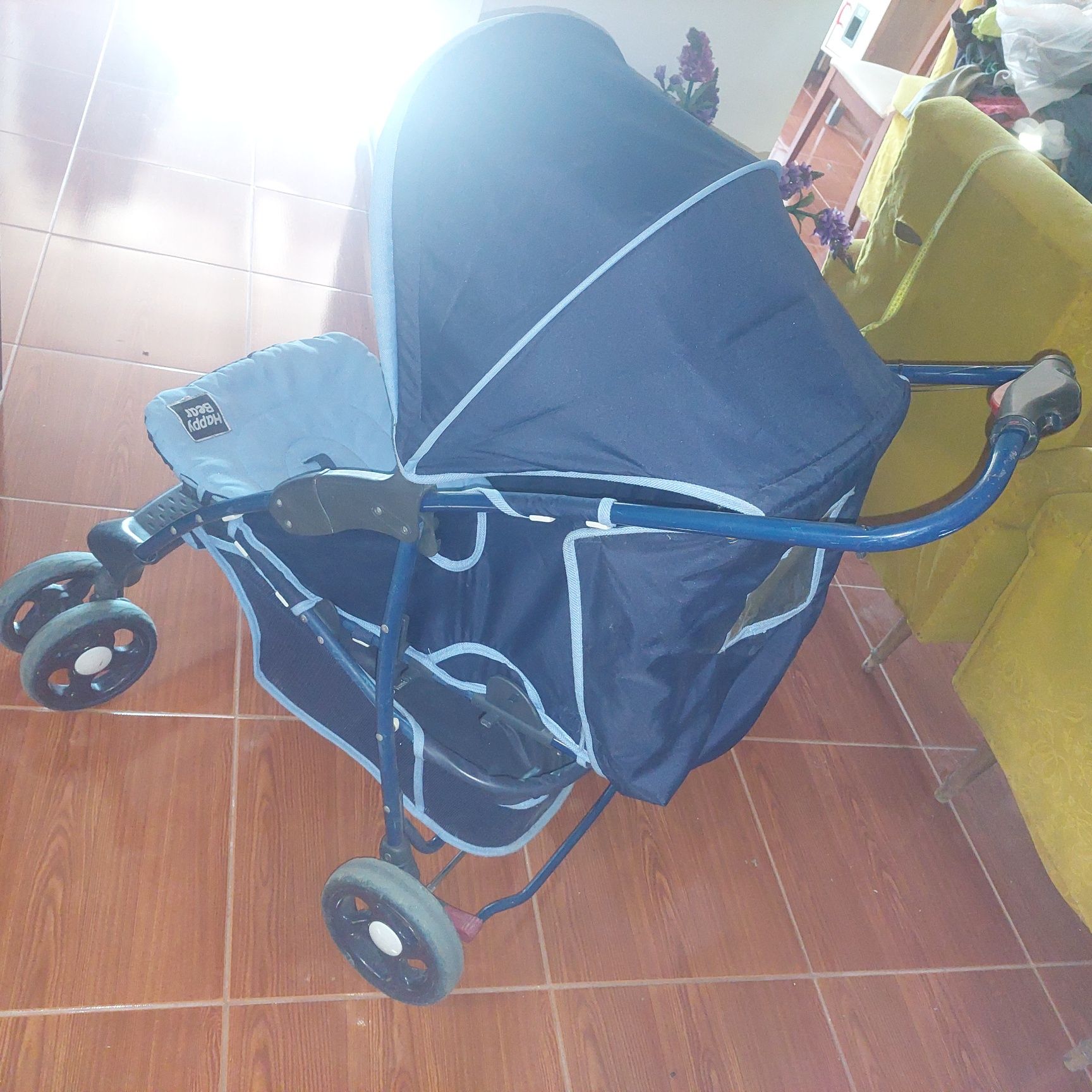 Carrinho de bebé e andador