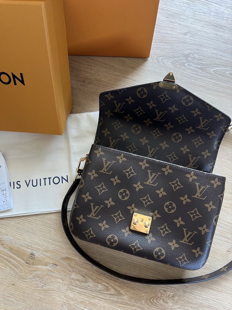 Louis Vuitton Métis Bag Pochette