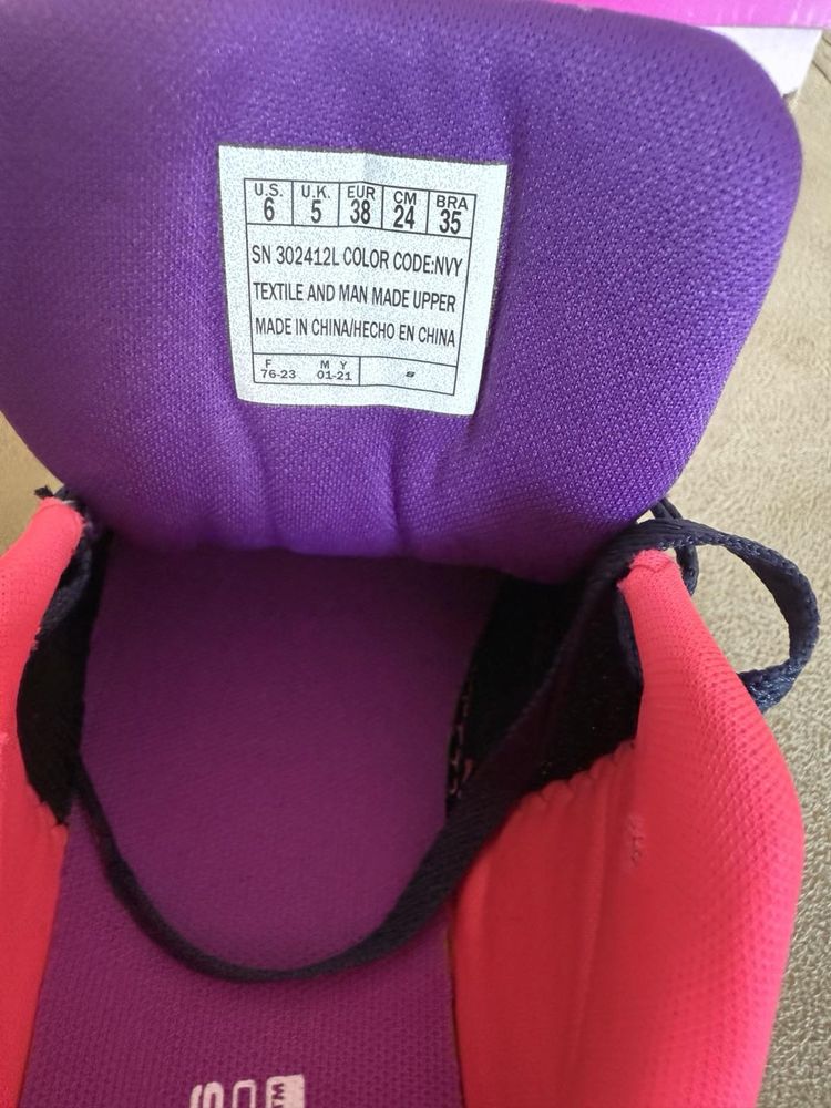 Продам нові жіночі кросівки фірми skechers