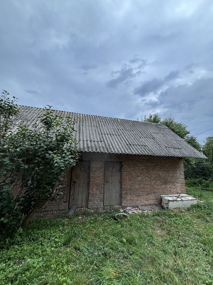 р Продам будинок з гаражем та газовим опаленням біля міста