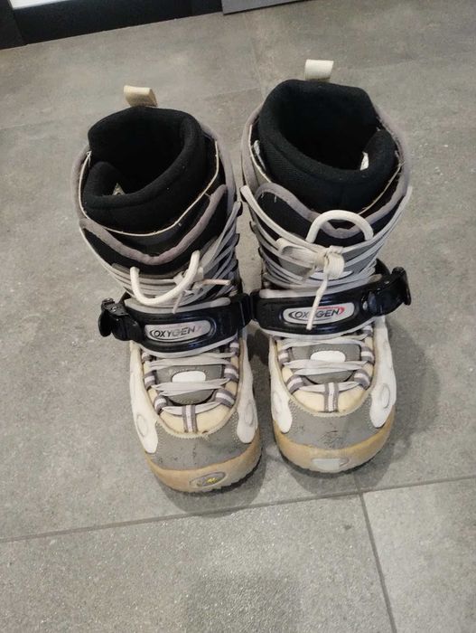 Deska snowboardowa z butami