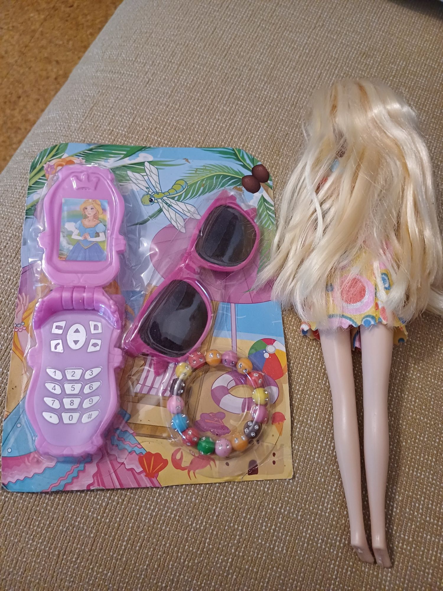 Conjunto de boneca e acessórios de menina